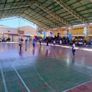 Estudiantes participan en las competencias deportivas del aniversario 2026